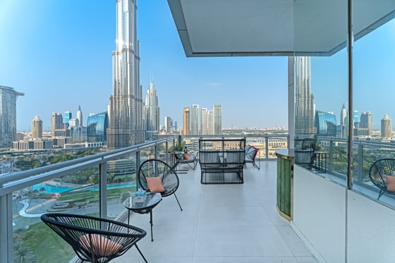 Luxury Penthouse with Spectacular Fountain Views | Owner Occupied, picture 1