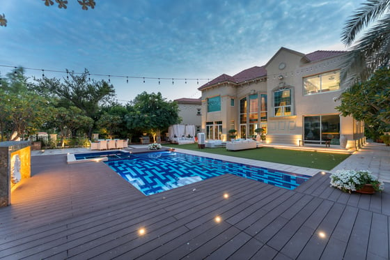 Exclusive and Extended Luxury Villa in Jumeirah Islands, picture 1