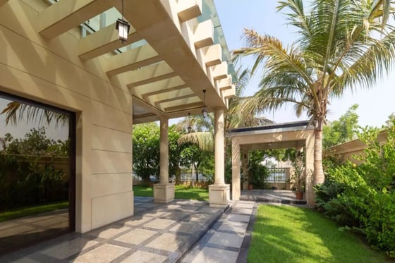 Wow factor lake view luxury villa in Emirates Hill, picture 7