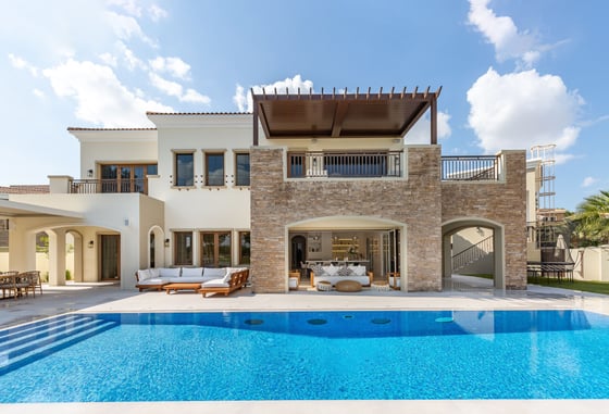 Bespoke Valencia Villa with Guest Studio in Jumeirah Golf Estates, picture 1