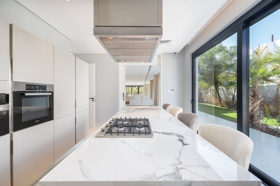 Spacious and Modern villa with Swimming pool in Al Barari, picture 7