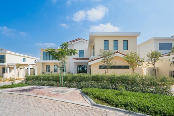 Fully Refurbished Luxury Villa with Infinity Pool in Jumeirah Golf Estates, picture 47