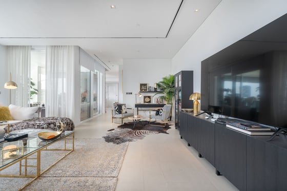 Stunning 3 Bed Seventh Heaven Apartment, picture 15
