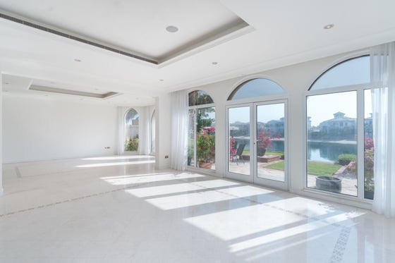 Beautifully Upgraded Villa with Extended Plot on Palm Jumeirah, picture 2