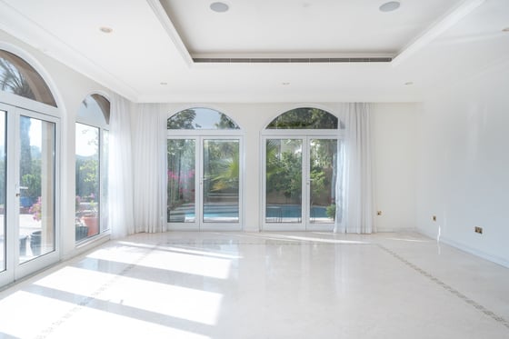 Beautifully Upgraded Villa with Extended Plot on Palm Jumeirah, picture 3