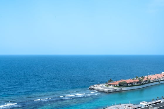 Chic Luxury Apartment with Full Sea Views on Jeddah Corniche, picture 1
