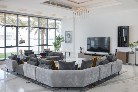 Ultra luxury, custom built beachfront villa for sale on exclusive Palm Jumeirah
front with designer features and breath-taking Atlantis views, picture 4