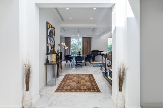 Fully Renovated, Lake View Luxury Villa in Jumeirah Islands, picture 16