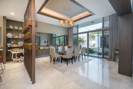 Perfectly Located and Upgraded Luxury 5 Bed Villa in MBR City, picture 9