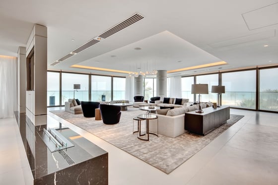 Ultra-luxury, beachfront penthouse apartment on Palm Jumeirah, picture 1