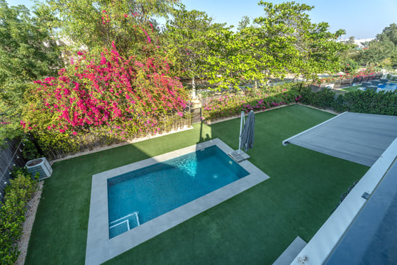 Fully Upgraded Garden Hall Villa in Jumeirah Islands, picture 1