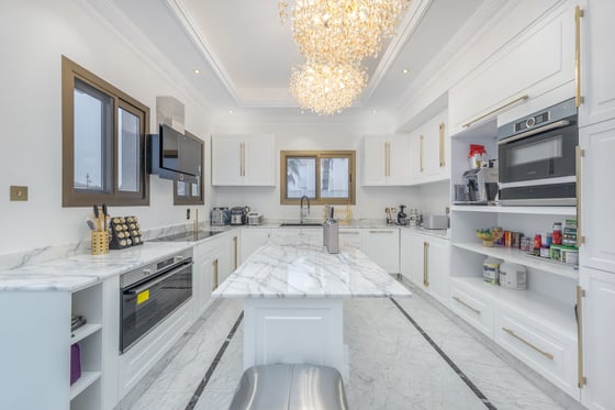 Exclusive, Upgraded Luxury Villa in Jumeirah Islands, picture 20