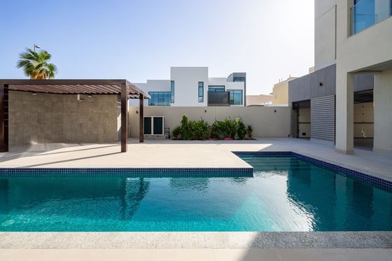 Luxury Corner Villa with Swimming Pool in Al Barsha, picture 13