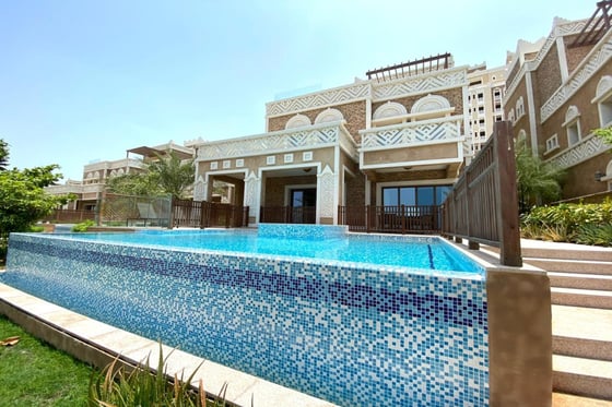 Stunning Sea Views and Private Pool with Beach Access, picture 1