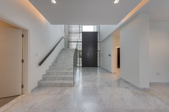 Stylish 5BR Villa with Swimming Pool in MBR City, picture 9
