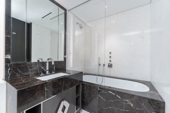 Exclusive 3 Bed Waterfront Apartment at the Palm, picture 14