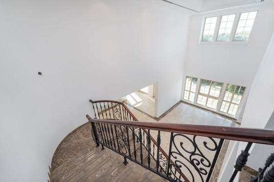 Entertainment Foyer with Lake Views and Huge Plot, picture 8