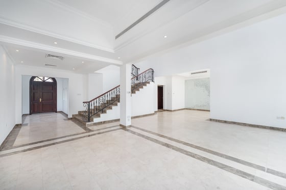 Entertainment Foyer with Lake Views and Huge Plot, picture 9