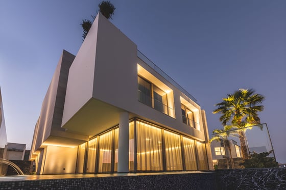 Exquisite Custom-Built Villa with Roof Deck on Palm Jumeirah, picture 11