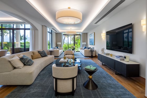 Lagoon side Royal Villa on the iconic Palm Jumeirah, picture 1