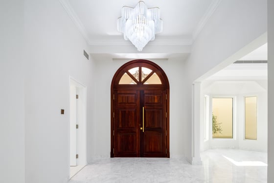 Exclusive Garden Hall Luxury Villa w/ Lake Views, picture 1