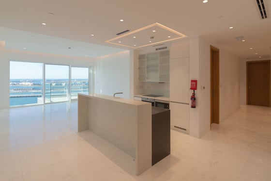 Elegant Sea View Apartment in The One JBR, picture 1