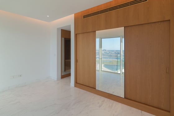 Elegant Sea View Apartment in The One JBR, picture 10