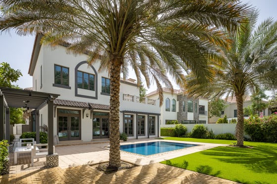 Exceptionally upgraded villa on championship hole in Jumeirah Golf Estates, picture 2