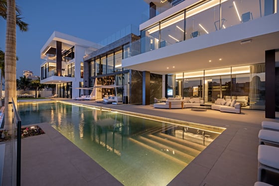 Video tour for Incredible Custom-Built Villa in Palm Jumeirah