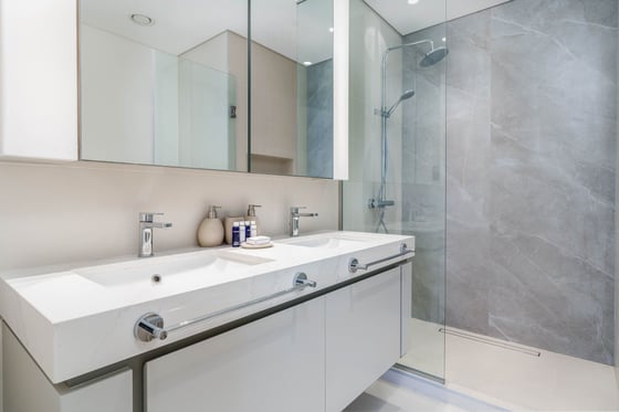 Upgraded waterfront apartment in Dubai Harbour, picture 18