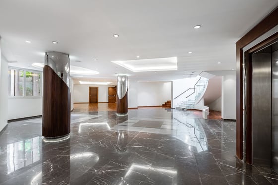 Exclusive 6 Bed Luxury Mansion Private Location, picture 3