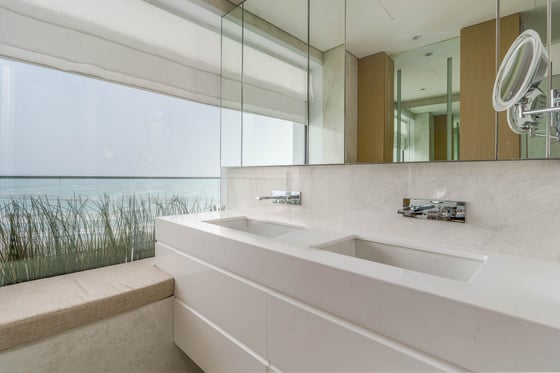 Upgraded contemporary apartment on the beachfront, picture 15