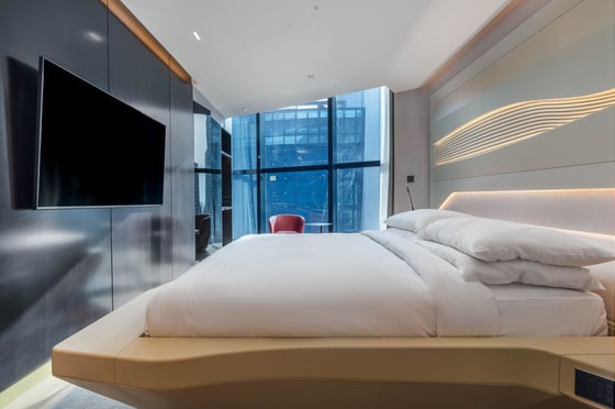 Fully Upgraded Apartment in The Opus, picture 12