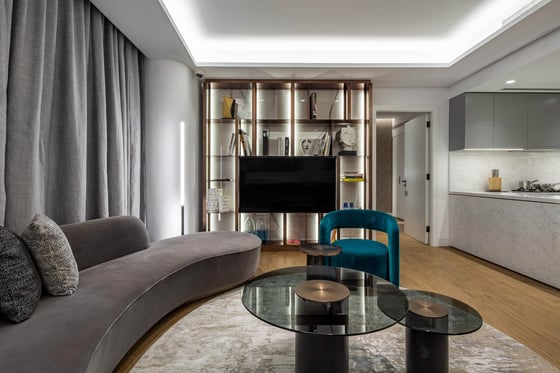 Spacious executive apartment with city views in Uptown Dubai, picture 1