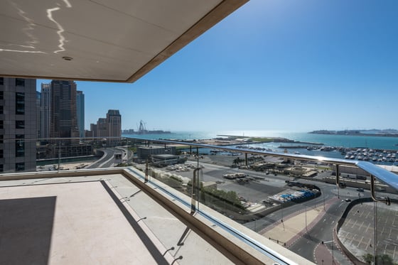 Stunning penthouse with sea views in Dubai Marina, picture 1