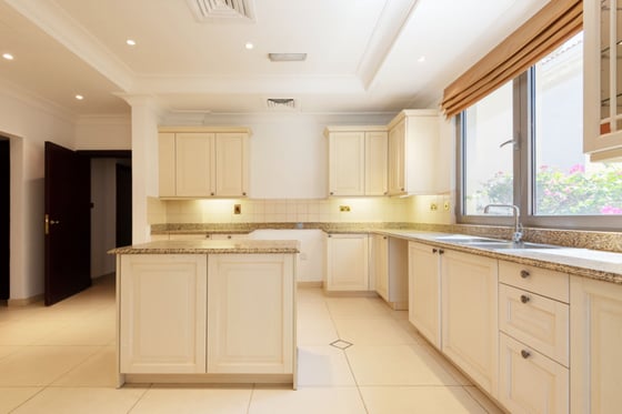 European Style Beachfront Villa in Palm Jumeirah, picture 8