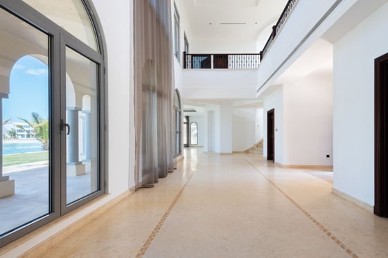 European Style Beachfront Villa in Palm Jumeirah, picture 5