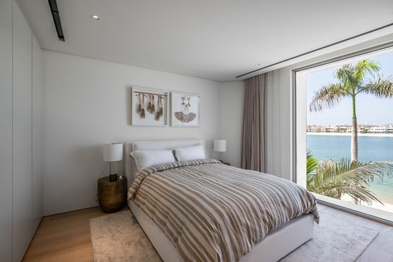 Beautifully upgraded custom luxury villa on Palm Jumeirah, picture 30