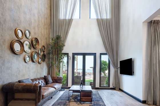 Video tour for Luxury Canal Cove Villa on Palm Jumeirah