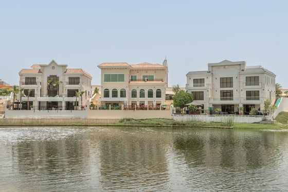 Serene Waterside Majestic Mansion in Jumeirah Islands, picture 2