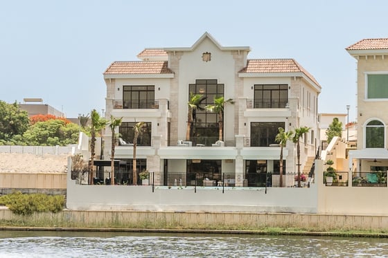 Serene Waterside Majestic Mansion in Jumeirah Islands, picture 34
