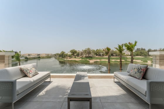 Serene Waterside Majestic Mansion in Jumeirah Islands, picture 33