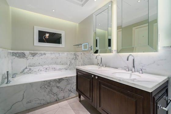 Stunning serviced Apt in the heart of Downtown., picture 10