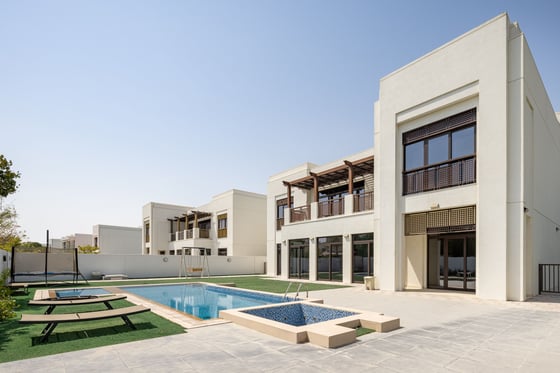 Modern villa in Mohammed Bin Rashid City, picture 1