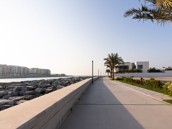 Luxurious Waterfront Plot in Pearl Jumeirah, picture 8