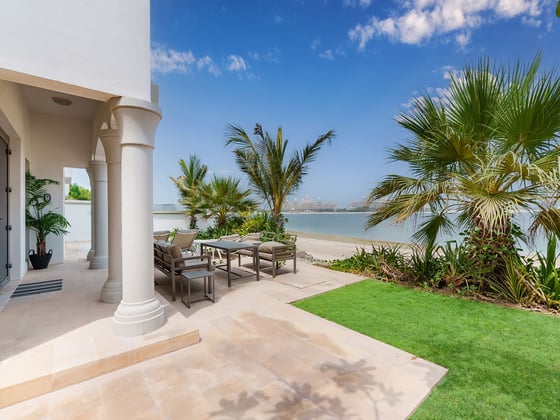 Exclusively Listed: Vacant Palm Villa with Stunning Sea Views, picture 15