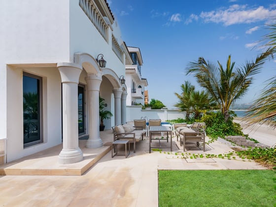 Exclusively Listed: Vacant Palm Villa with Stunning Sea Views, picture 16