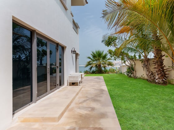 Exclusively Listed: Vacant Palm Villa with Stunning Sea Views, picture 21