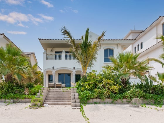 Exclusively Listed: Vacant Palm Villa with Stunning Sea Views, picture 1