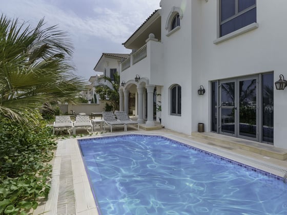 Exclusively Listed: Vacant Palm Villa with Stunning Sea Views, picture 18